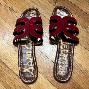 Very cute red summer sandals.